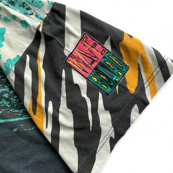 Vintage Wave Board Surfing AOP Surf T Shirt Surfer Beach XL USA 80s 90s Pattern - Picture 7 of 12